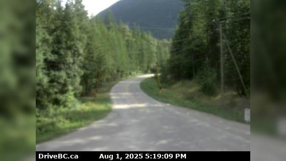 Traffic Cam Argenta › South: Hwy 31, at Duncan Lake Rd, about 35 km north of Kaslo, looking south Player