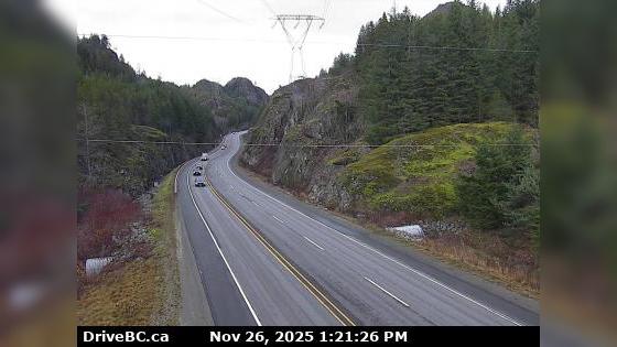 Traffic Cam Squamish › North: Hwy 99, about 24 km north of - looking north Player