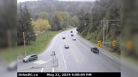 Traffic Cam Whistler Resort Municipality › South: Hwy 99, in Whistler at Village Gate Blvd, looking south Player