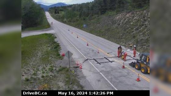 Traffic Cam Area A › North: Hwy 95, near Quinn Creek, about 31 km north of Brisco, looking north Player