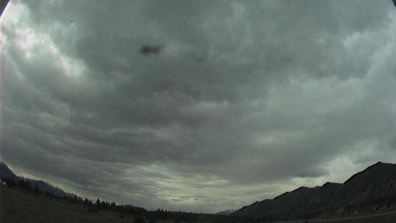 Traffic Cam Invermere › North: Invermere Airport (CAA8) Player