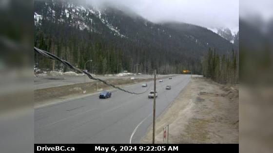 Jumbo Glacier Mountain Resort Municipality › East: Hwy 1, near Parks Headquarters at Glacier National Park, 72 km east of Revelstoke, looking east Traffic Camera