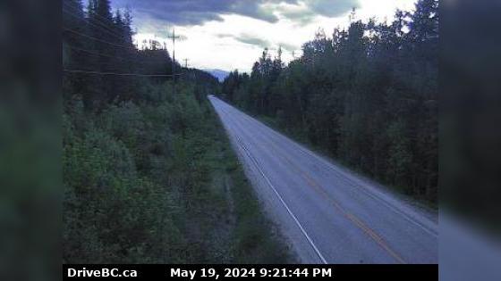 Traffic Cam Area B › North: Hwy 23, about 30 km south of Revelstoke and 22 km north of Shelter Bay Ferry, looking north Player
