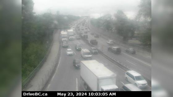 Traffic Cam District of North Vancouver › South: Hwy 1, north end of Ironworkers Memorial Bridge, looking south Player