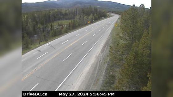Traffic Cam Princeton › North: Hwy 3, approximately 32 km south of - looking north Player