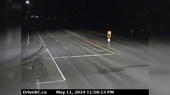 Traffic Cam Campbell River › South: Hwy 19 at Willis Rd, about 2.5 km south of - looking south Player