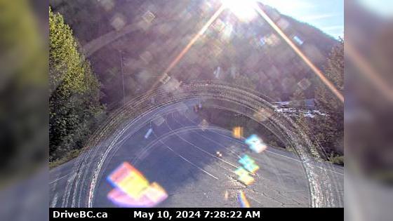 Traffic Cam Area D › East: Hwy 4 about 37 km west of Port Alberni at turn off for Taylor River Rest Area, looking east Player