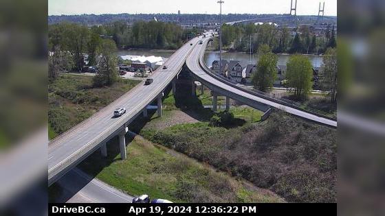 Traffic Cam Delta › South: Hwy 91, southbound approach to Alex Fraser Bridge, looking south Player