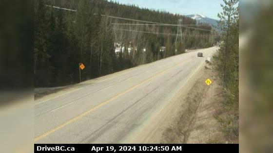 Traffic Cam Salmo › West: Hwy 3, at the Bombi Summit, approximately 22 km south-east of Castlegar, looking west Player