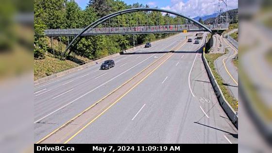 Traffic Cam Northridge › North: Hwy 99 at Valley Drive in Squamish, looking north Player