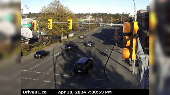 Traffic Cam Saanich › South: Hwy 17 (Patricia Bay Highway) at Ravine Way, looking south Player