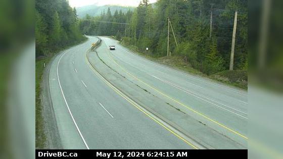 Traffic Cam Squamish › South: Hwy 99, at Daisy Lake Rd about 26 km south of Whistler, looking south Player