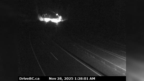 Traffic Cam Squamish › South: Hwy 99, at Daisy Lake Rd about 26 km south of Whistler, looking south Player