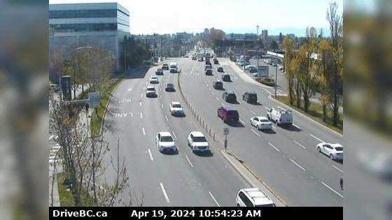 Traffic Cam Saanich › South-East: Hwy 1 at Carey Rd, looking southeast Player