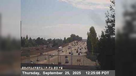 Traffic Cam Brookfield Village › South: TVB30 -- I-880 : AT 98TH AV Player