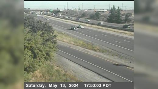 Traffic Cam Modesto › South: NB SR 99 Beckwith Ave Player