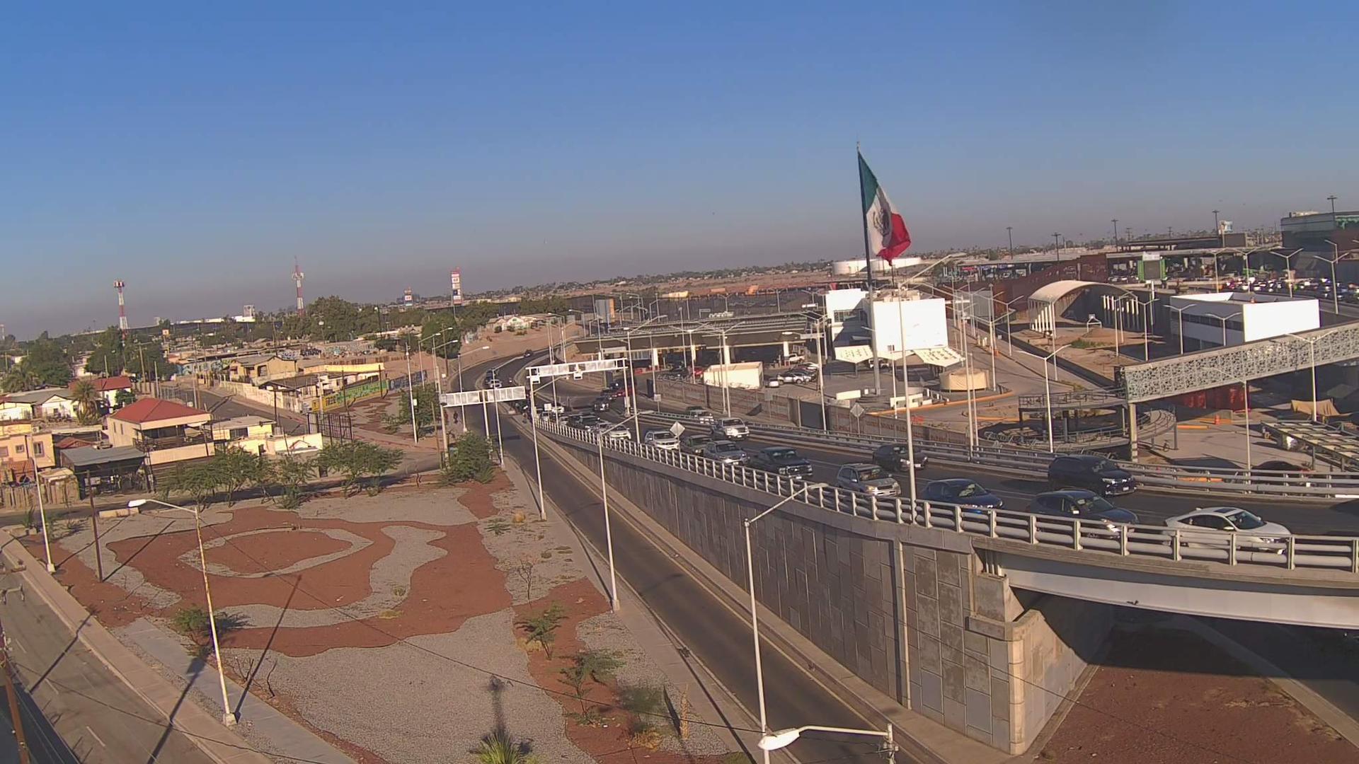 Traffic Cam Calexico › North-West: International Border Line Mexico-USA Player