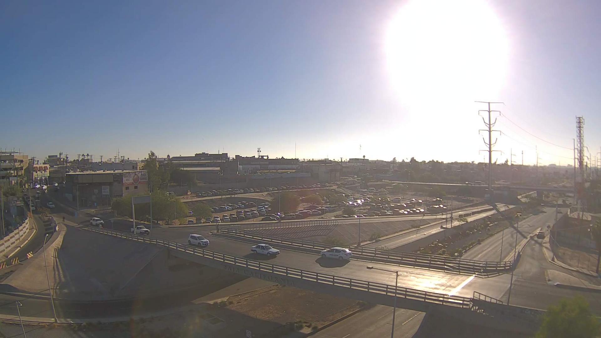 Calexico › East: Calexico–Mexicali Traffic Camera