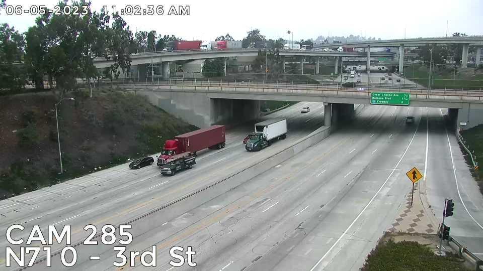 Traffic Cam East Los Angeles › North: Camera 285 :: N710 - 3rd St: PM 24.5 Player