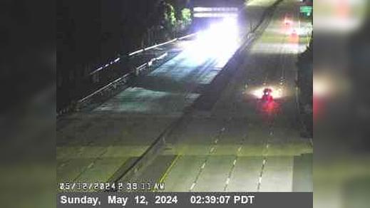 Traffic Cam Oakland › West: TVA39 -- I-580 : AT JCT Player
