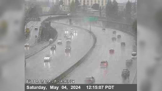 Traffic Cam Adams Point › West: TV108 -- I-580 : AT CHETWOOD ST Player