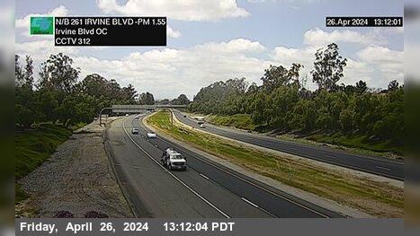 Traffic Cam Lower Peters Canyon › North: SR-261 : 70 Meters South of Irvine Boulevard Overcross Player