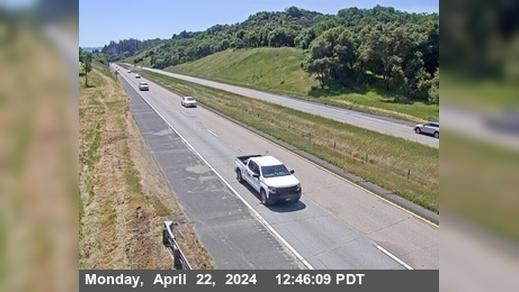 Traffic Cam Calpella › North: US-101 : South Of SR-20 - Looking South (C002) Player