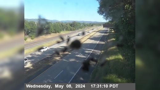 Redwood Valley › South: US-101 : North Of SR-20 - Looking South (C001) Traffic Camera