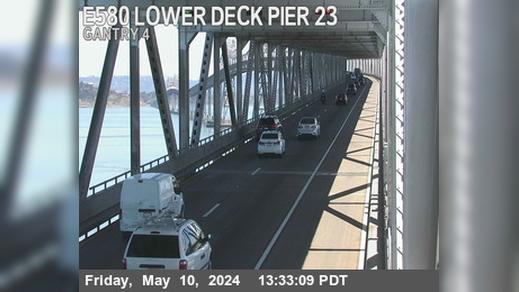 Traffic Cam San Quentin › East: TVR24 -- I-580 : Lower Deck Pier Player