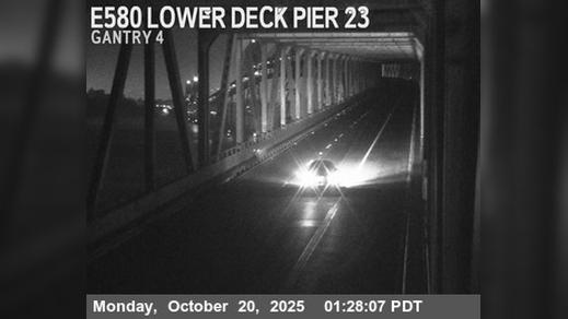 Traffic Cam San Quentin › East: TVR24 -- I-580 : Lower Deck Pier Player