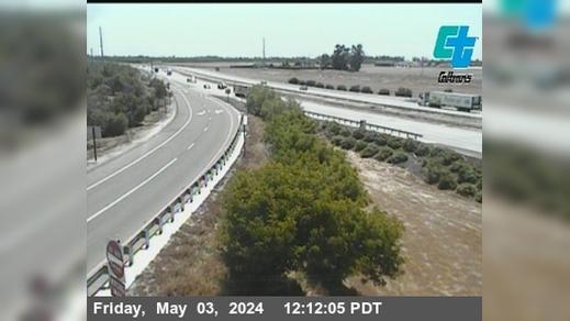 Traffic Cam Arena › North: NB SR 99 South of Sultana Drive Player