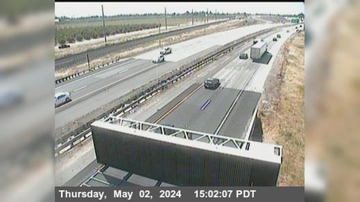 Traffic Cam Buhach: NB SR-99 S/O Atwater-Merced Expwy Player
