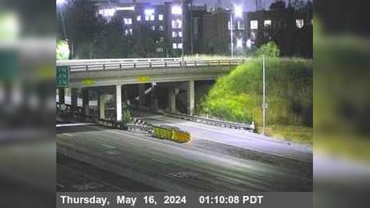 Traffic Cam Sunnyvale › West: TVC95 -- SR-237 : Just West Of Lawrence Expressway Player