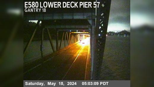 Traffic Cam Richmond › East: TVR41 -- I-580 : Lower Deck Pier Player