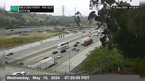 Traffic Cam Mission Viejo › North: I-5 : Oso Parkway Overcross Player