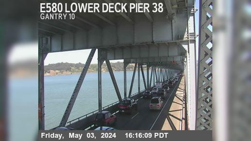 Traffic Cam Paradise Cay › East: TVR32 -- I-580 : Lower Deck Pier Player