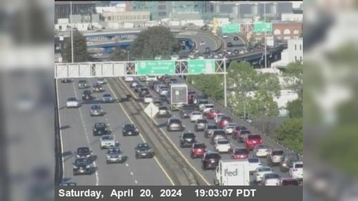 Traffic Cam San Francisco › South: TV303 -- US-101 : S101 at S Van Ness Av Player
