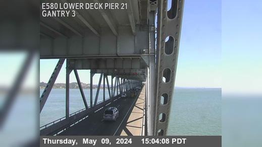 Traffic Cam San Quentin › East: TVR23 -- I-580 : Lower Deck Pier Player