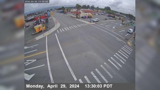 Traffic Cam Eureka › South: US-101 - 4th and Rst Street - Looking North (C038) Player