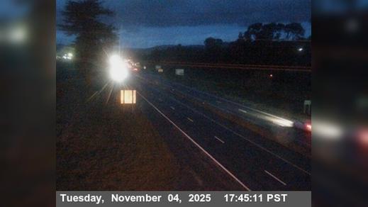 Traffic Cam Rohnerville › South: US-101 : North Of SR-36 - Looking North (C003) Player