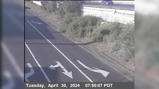 Traffic Cam Richmond › East: T258S -- I-80 : Central Avenue Onramp - Looking South Player
