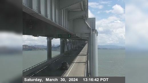 San Quentin › East: TVR22 -- I-580 : Lower Deck Pier Traffic Camera