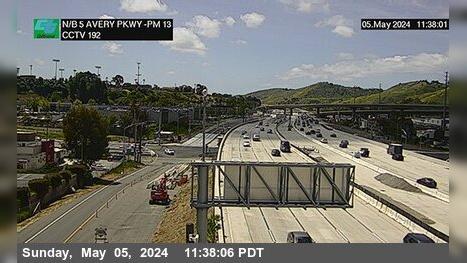Traffic Cam Mission Viejo › North: I-5 : Avery Parkway Player