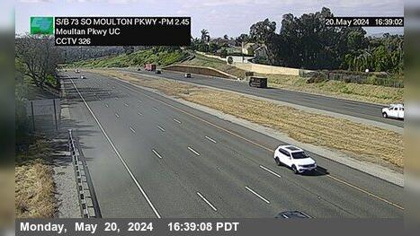 Traffic Cam Laguna Niguel › South: SR-73 : South of Moulton Parkway Undercross Player