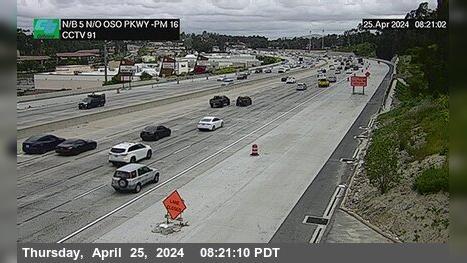 Traffic Cam Mission Viejo › North: I-5 : North of Oso Parkway Player