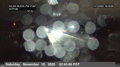 Traffic Cam Mission Viejo › North: I-5 : North of La Paz Road (South of Alicia) Player