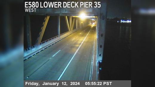 Traffic Cam San Quentin › East: TVR30 -- I-580 : Lower Deck Pier Player