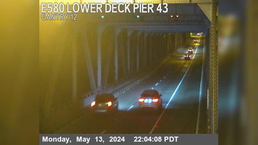 Traffic Cam Paradise Cay › East: TVR34 -- I-580 : Lower Deck Pier Player
