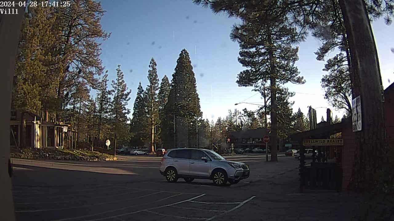 Palm Springs › South-West: Idyllwild-Pine Cove Traffic Camera