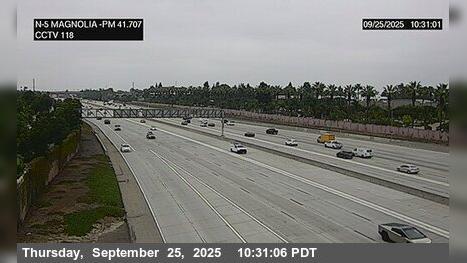 Traffic Cam Anaheim › North: I-5 : Magnolia Avenue Player